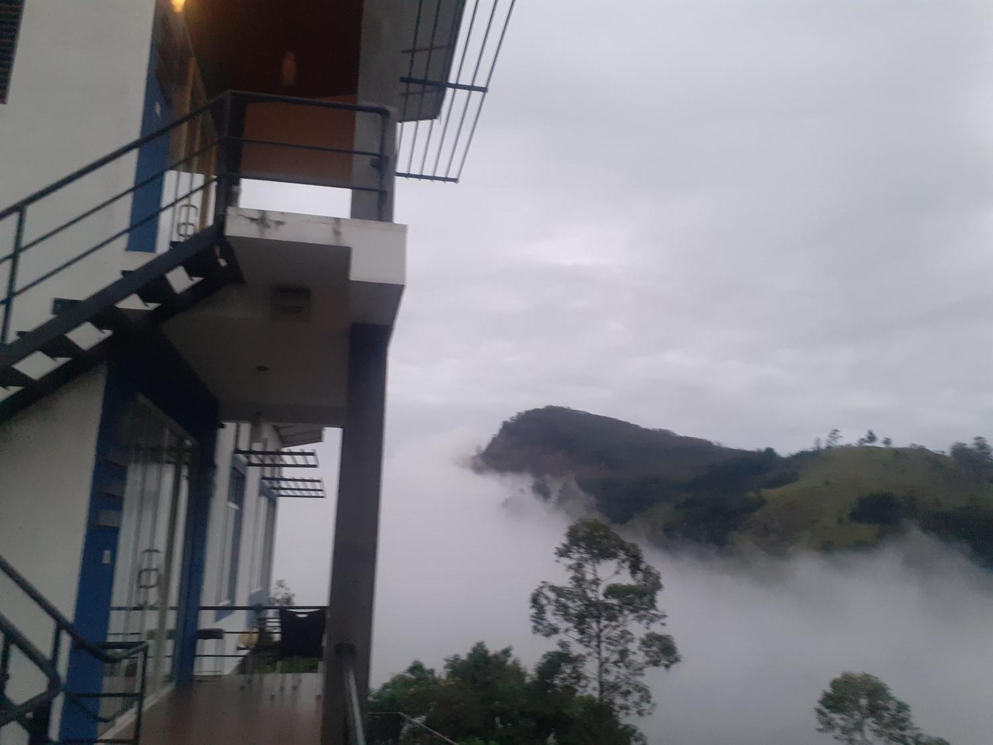Ella Floating View Acomodação com café da manhã Exterior foto